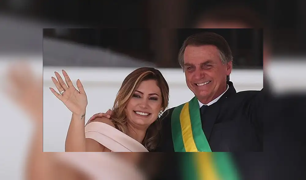 presidente de Brasil, Jair Bolsonaro, junto a su esposa Michelle de Paula Firmo (i), durante su ceremonia de investidura presidencial en Brasilia (Brasil). EFE /Marcelo Sayão /ARCHIVO