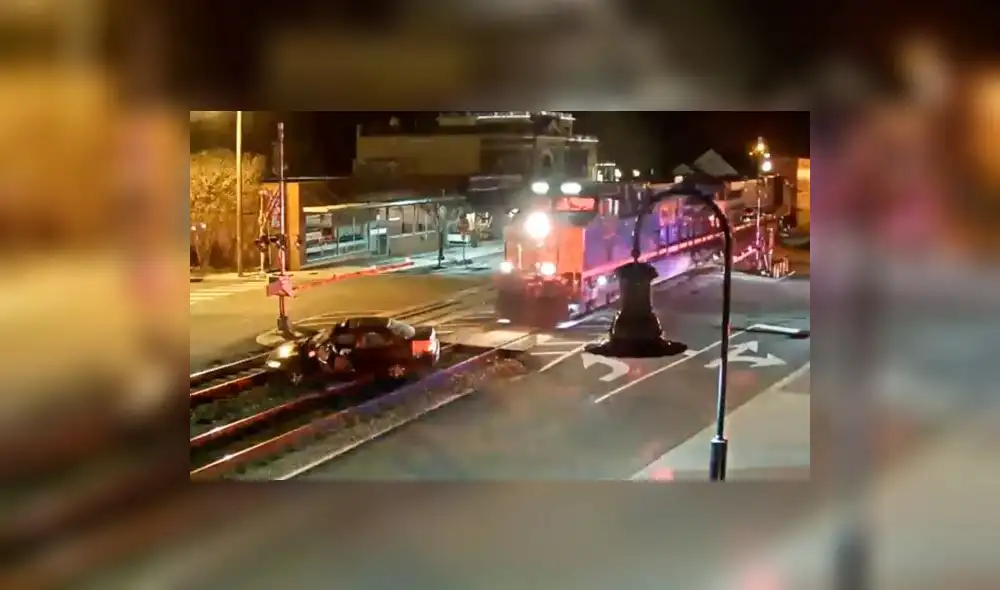 YouTube: impactante momento en que un tren embistió a un auto sorprende a las redes
