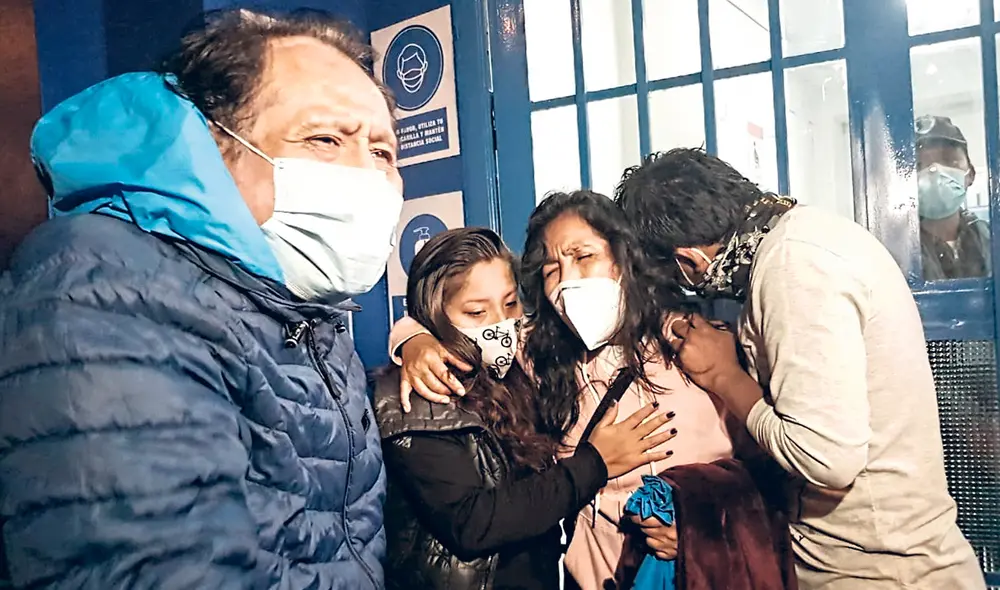 Dolor. Los padres de Inti Sotelo Camargo al recibir la noticia. Foto: URPI-GLR Dolor. Los padres de Inti Sotelo Camargo al recibir la noticia. Foto: URPI-GLR