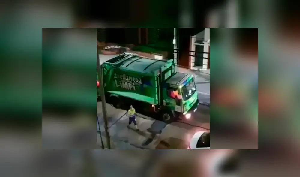 Desliza las imágenes para apreciar el conmovedor gesto que tuvieron unos trabajadores de limpieza con un niño. Desliza las imágenes para apreciar el conmovedor gesto que tuvieron unos trabajadores de limpieza con un niño.