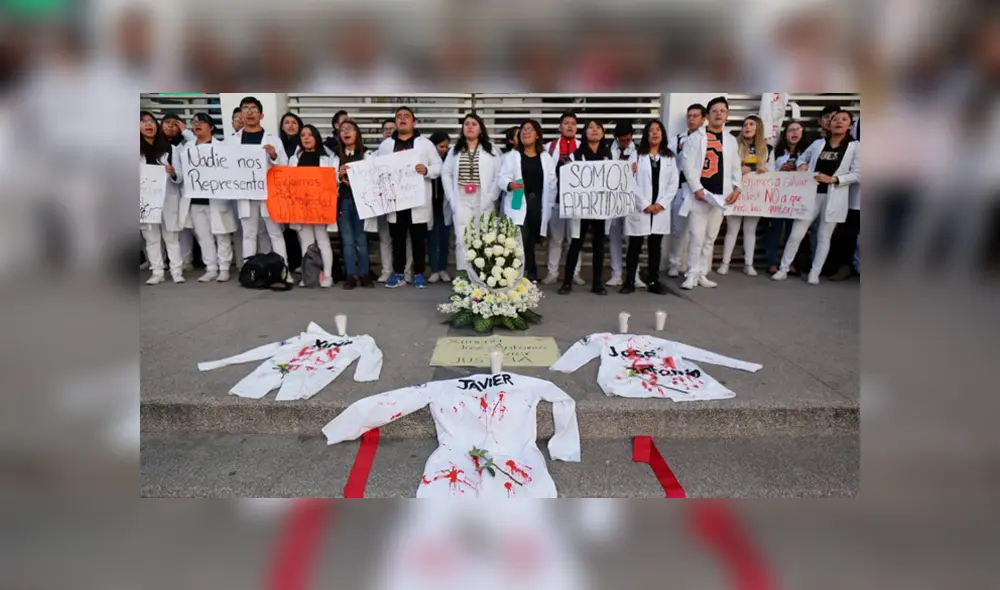 Estudiantes de Medicina protestan por asesinato de sus compañeros en Puebla [FOTOS y VIDEO]