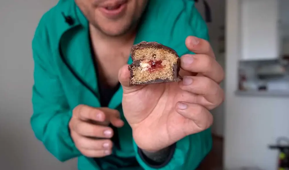 Desliza las imágenes para ver el aspecto de este costoso postre que se vende en Lima. Foto: captura de YouTube/El Cholo mena