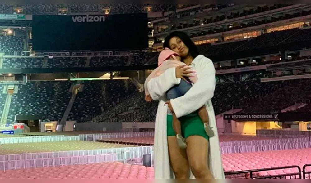 Cardi B calla con agresivos mensajes a usuario que criticó el aspecto de su hija Kulture Cardi B calla con agresivos mensajes a usuario que criticó el aspecto de su hija Kulture