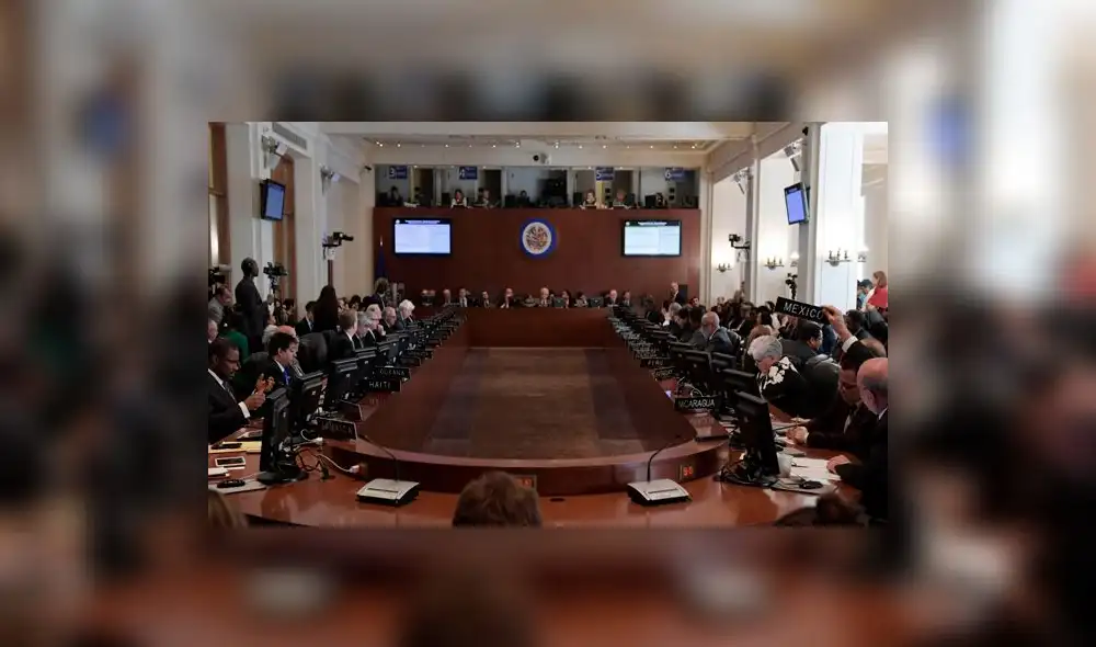 OEA denuncia autogolpe y convoca a reunión de urgencia