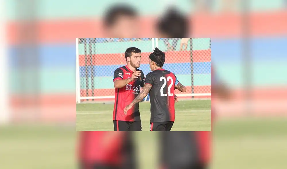 Cuesta y uno de sus tantos festejos con el "Parcerito" Omar Fernández cuando jugaban en Melgar Cuesta y uno de sus tantos festejos con el "Parcerito" Omar Fernández cuando jugaban en Melgar