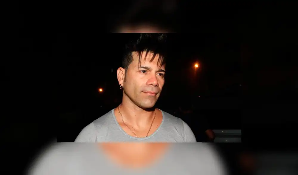 Carlos 'Tomate' Barraza responde con desnudo a sus críticos tras separación con su esposa [FOTO]