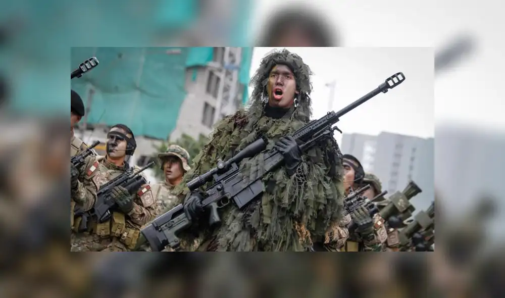 Familias enteras disfrutaron del variado y colorido cronograma del Desfile Militar. (Foto: La República)