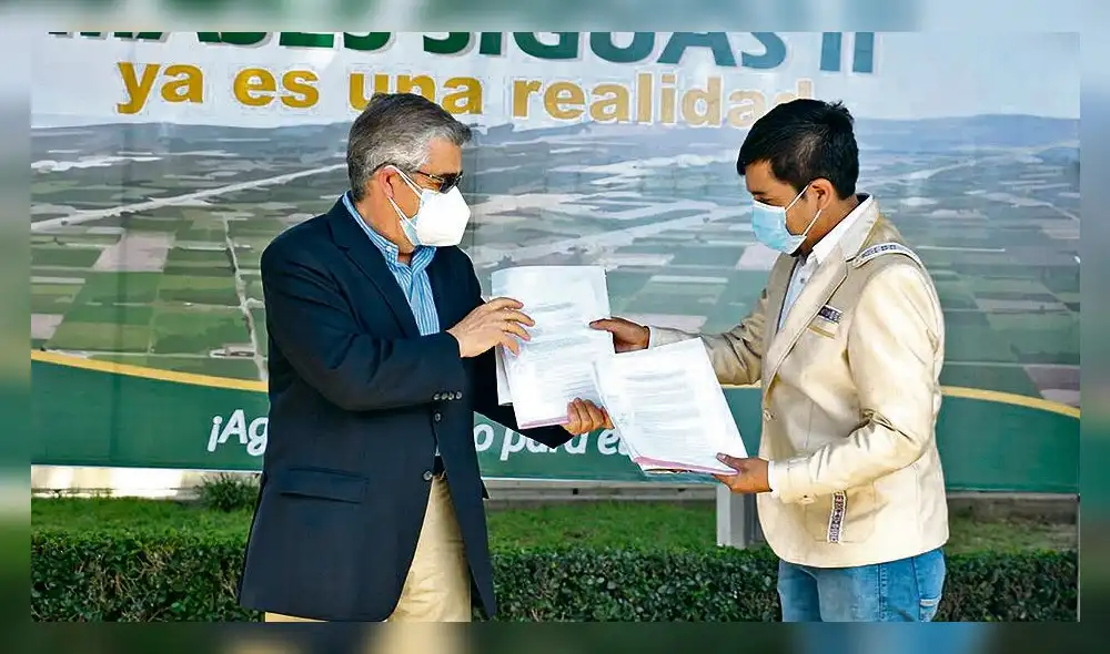 avance. El gobernador de Arequipa firmó el texto de la adenda 13 con funcionarios de Cobra.