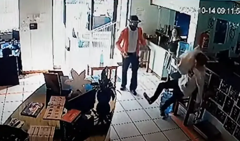 Desliza hacia la izquierda para ver las imágenes del video viral. Foto: Captura de YouTube.