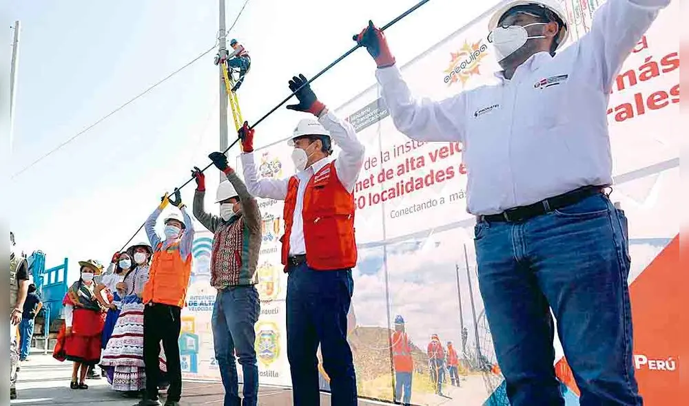 ceremonia. Cáceres Llica y ministro en inicio de obra. ceremonia. Cáceres Llica y ministro en inicio de obra.