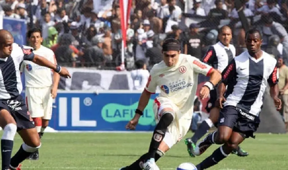 Alianza Lima y Universitario de Deportes se enfrentaron dos veces en 2011. Alianza Lima y Universitario de Deportes se enfrentaron dos veces en 2011.