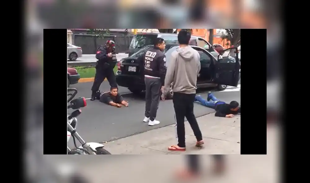 Policía logra capturar a delincuentes que robaban a bordo de un auto [VIDEO]