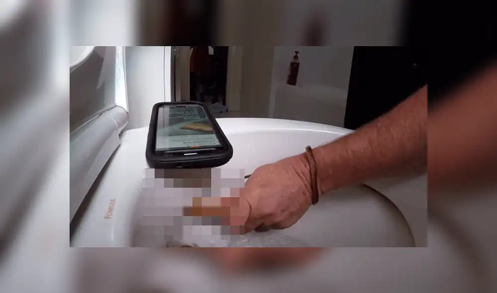 En YouTube, sorpresivo hallazgo de una familia dentro de su inodoro [VIDEO]