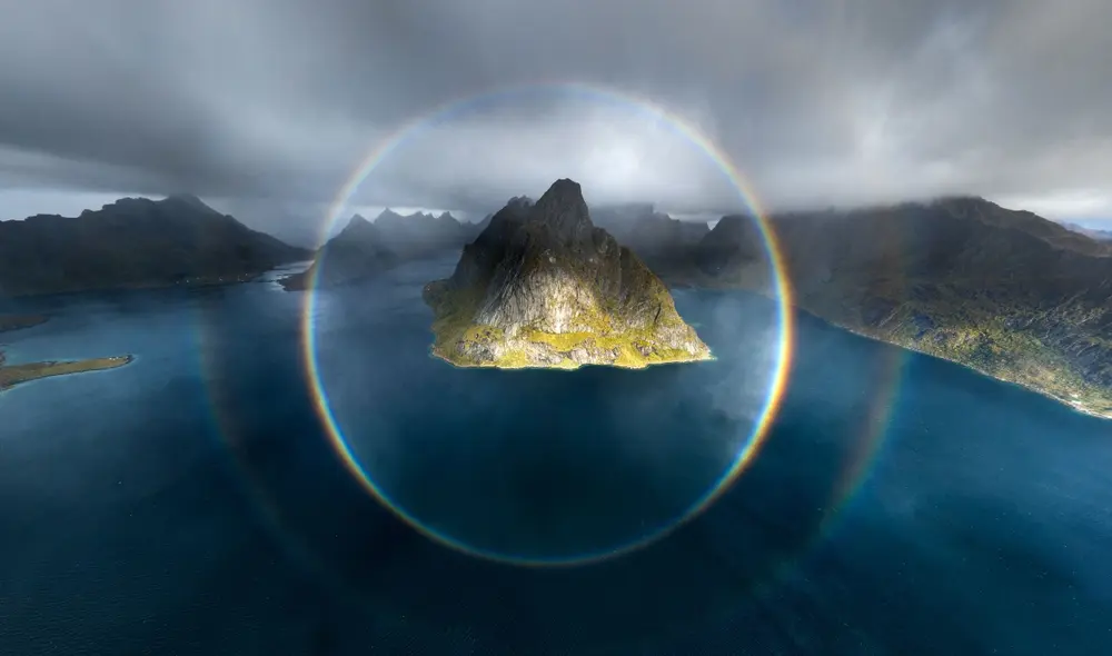 Un arcoiris de círculo completo captado en septiembre sobre las islas Lofoten en Noruega. Foto: Lukas Moesch / NASA Un arcoiris de círculo completo captado en septiembre sobre las islas Lofoten en Noruega. Foto: Lukas Moesch / NASA