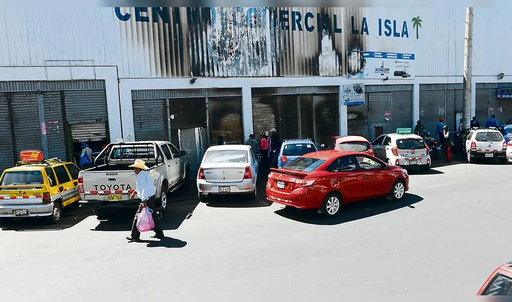 peligro. Centro comercial La Isla contaba con licencia de funcionamiento pese a tener conexiones ilegales e hidrantes de pantalla.