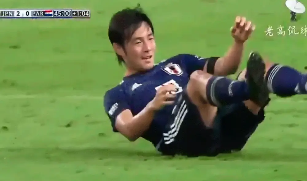 Nakajima se burló de la selección paraguaya y Antonio Sanabria le propinó una tremenda 'plancha'. Nakajima se burló de la selección paraguaya y Antonio Sanabria le propinó una tremenda 'plancha'.