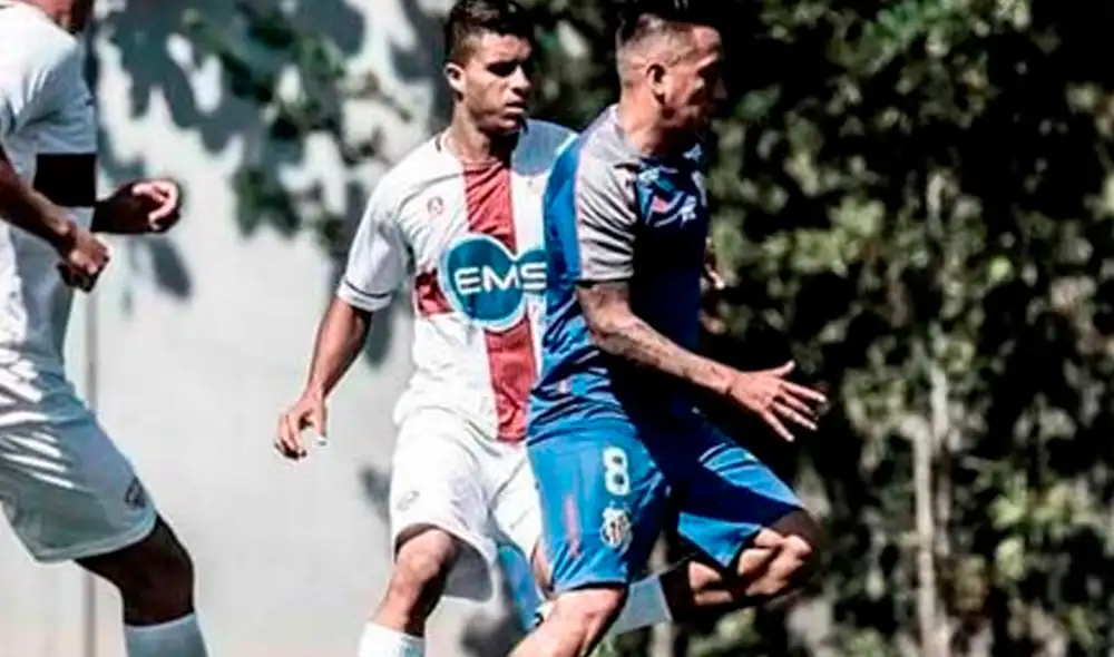 Christian Cueva jugó con la camiseta del Santos en una amistoso, donde colaboró con un gol. Christian Cueva jugó con la camiseta del Santos en una amistoso, donde colaboró con un gol.