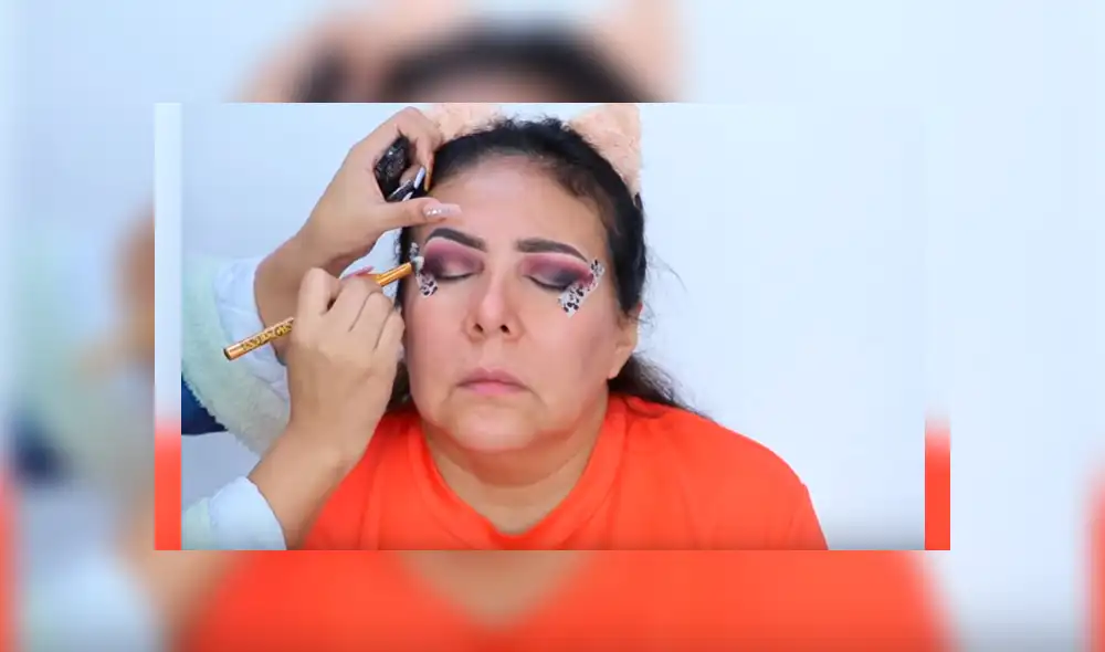 Tutorial de YouTube ha dejado a más de uno con la boca abierta al mostrar la increíble transformación de una mujer tras aplicarse gran cantidad de maquillaje en el rostro