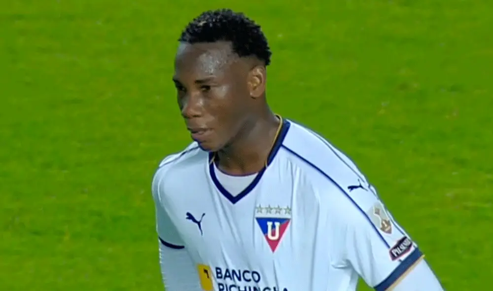 Luis Caicedo cometió un insólito autogol y prácticamente sentenció la eliminación de LDU de Quito en la Copa Libertadores 2019. | Foto: Fox Sports Luis Caicedo cometió un insólito autogol y prácticamente sentenció la eliminación de LDU de Quito en la Copa Libertadores 2019. | Foto: Fox Sports