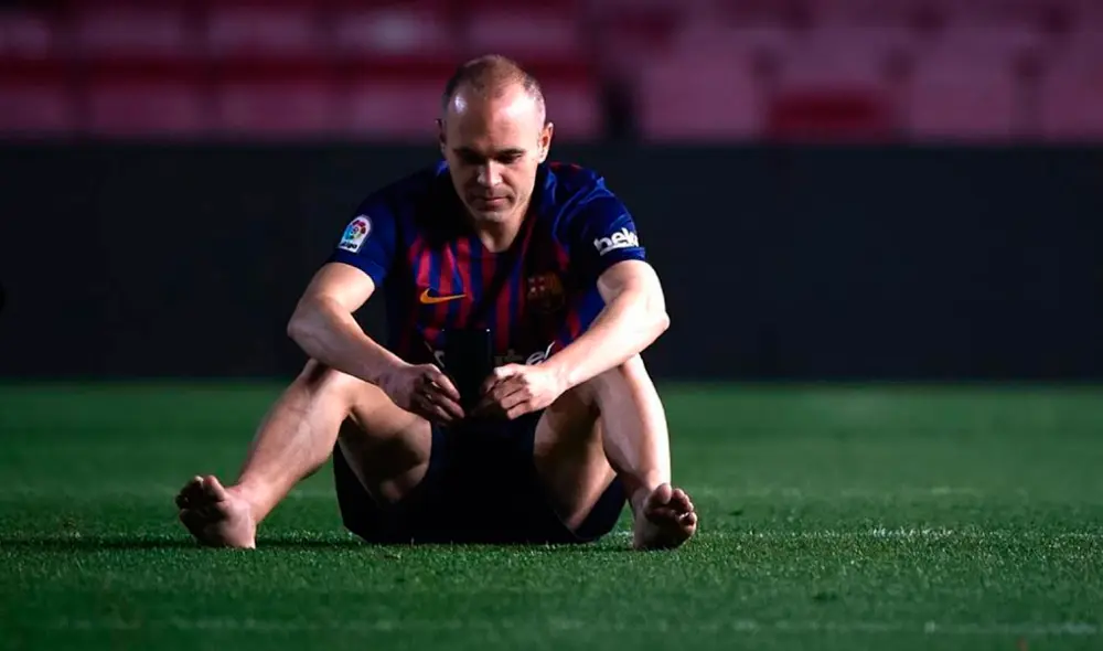 Andrés Iniesta expresando su tristeza en sus últimos momentos vistiendo los colores del FC Barcelona. | Foto: @andresiniesta8 Andrés Iniesta expresando su tristeza en sus últimos momentos vistiendo los colores del FC Barcelona. | Foto: @andresiniesta8