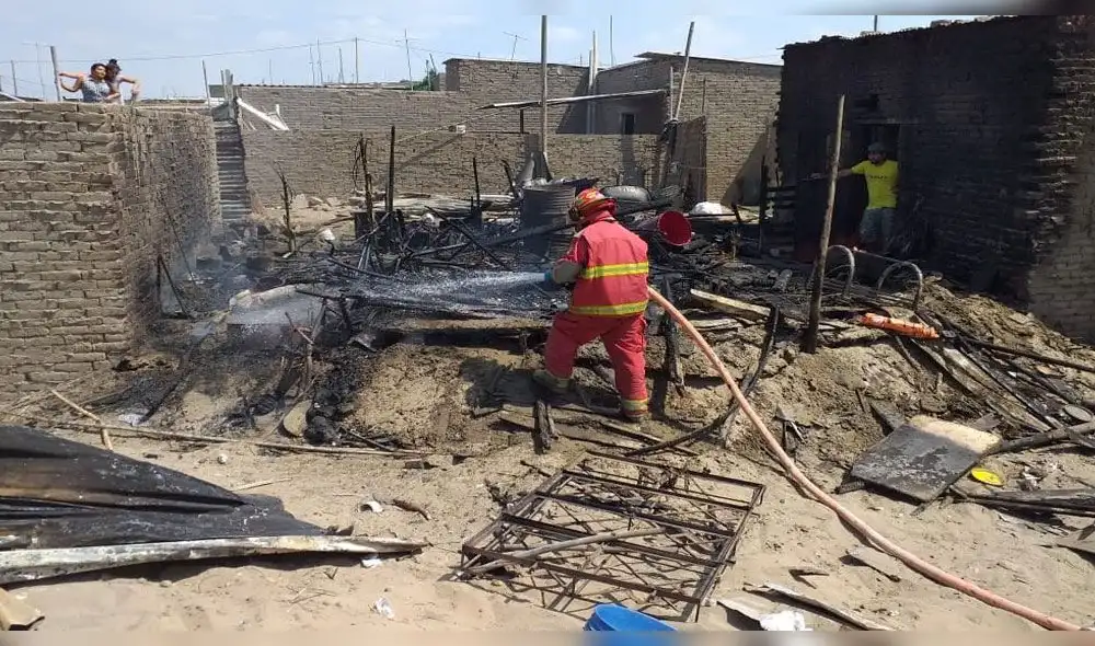 Familia pierde todo tras incendio en Lambayeque Familia pierde todo tras incendio en Lambayeque
