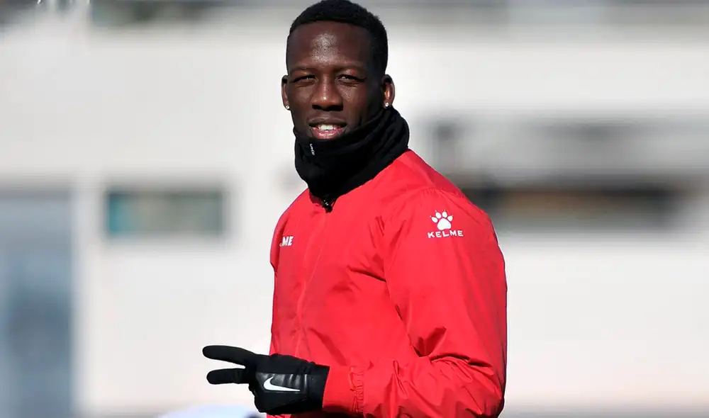 Luis Advíncula será baja en Rayo Vallecano por algunas semanas.