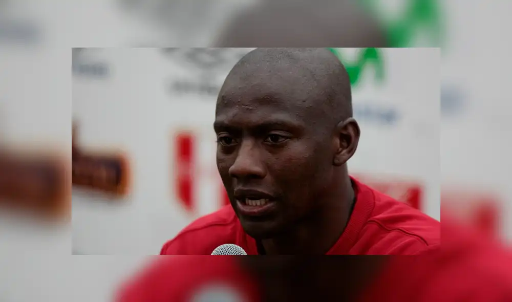 Cibernauta le pide a Jhoel Herrera que no hable de política y futbolista le da contundente respuesta