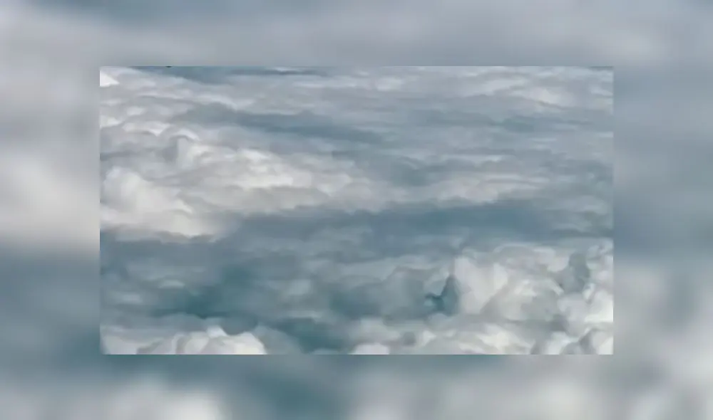 Desliza para descubrir el extraño objeto que un piloto encontró en uno de sus vuelos. Foto: Captura.