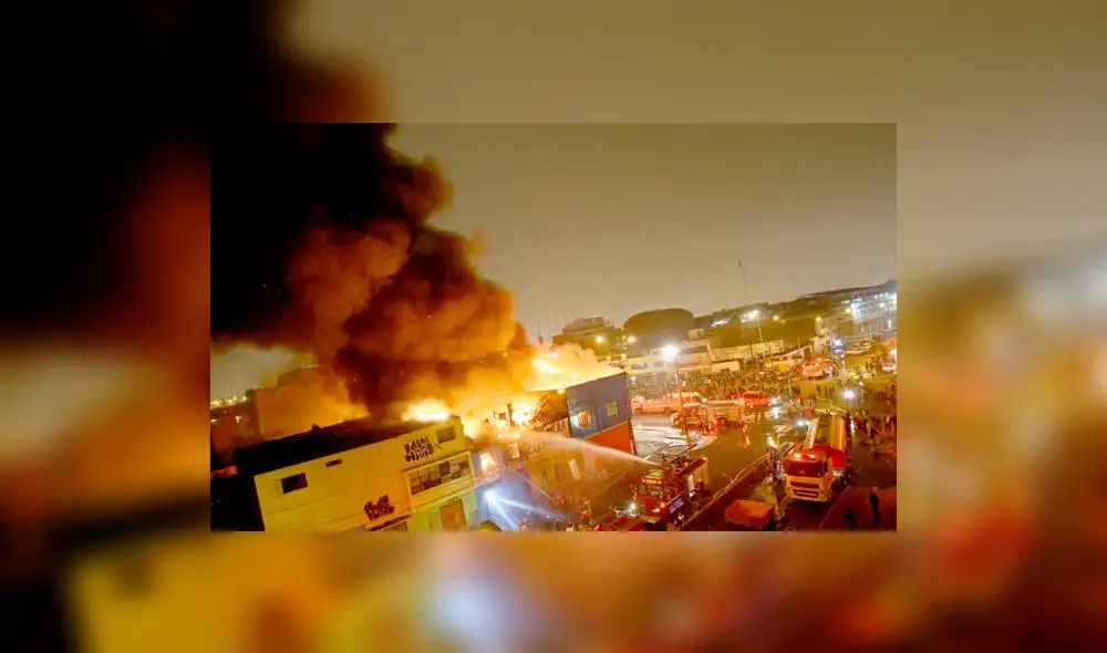 Cercado de Lima: se registra un incendio en una pollería en la avenida Colonial Cercado de Lima: se registra un incendio en una pollería en la avenida Colonial