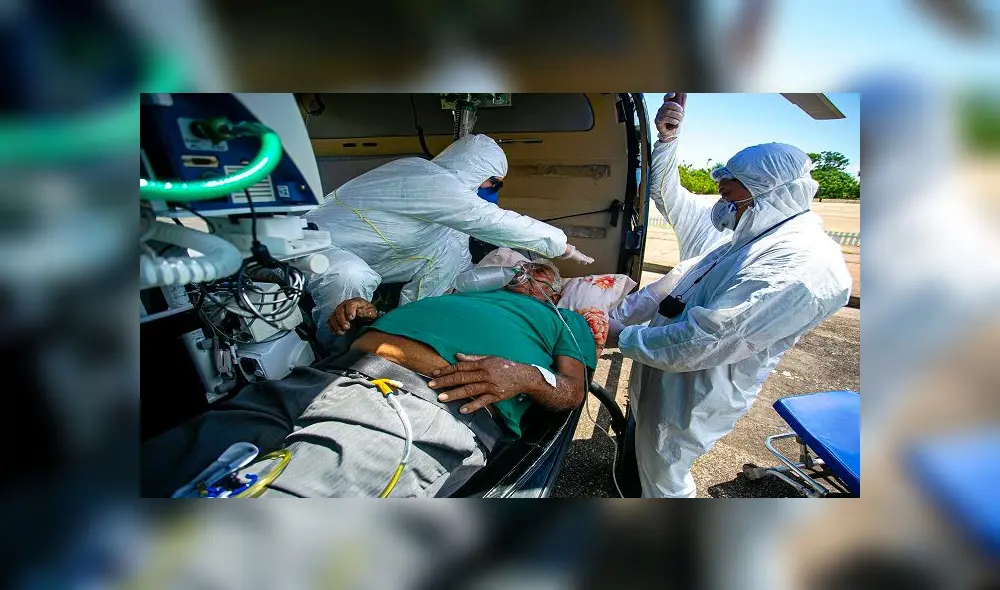 A 77-year-old COVID-19 positive patient is transferred by helicopter from the municipality of Monte Alegre to the municipality of Santarem in the Brazilian state of Para, on July 15, 2020 to receive treatment amid the novel coronavirus pandemic. (Photo by TARSO SARRAF / AFP) A 77-year-old COVID-19 positive patient is transferred by helicopter from the municipality of Monte Alegre to the municipality of Santarem in the Brazilian state of Para, on July 15, 2020 to receive treatment amid the novel coronavirus pandemic. (Photo by TARSO SARRAF / AFP)