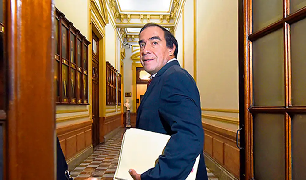 El legislador Yonhy Lesano comentó que no le interesa la posición que tome su bancada Acción Popular sobre el adelanto de elecciones. Foto: La República. El legislador Yonhy Lesano comentó que no le interesa la posición que tome su bancada Acción Popular sobre el adelanto de elecciones. Foto: La República.