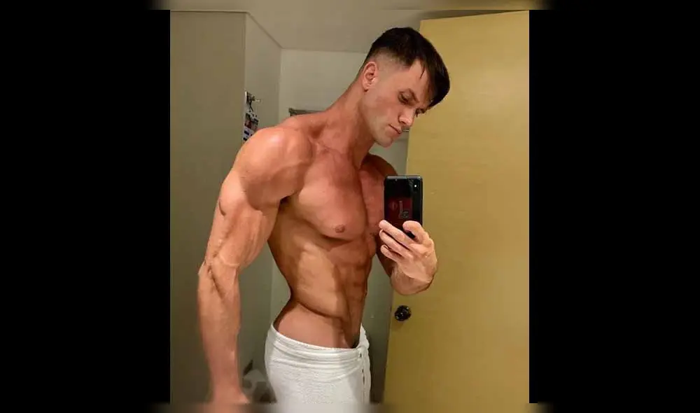 Fabio Agostini es blanco de críticas por ponerse la bandera peruana en parte íntima