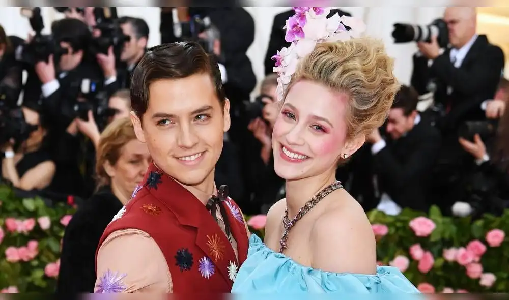 "Es muy fácil decir tonterías a través de tu teléfono, ¿verdad?", expresó Lili Reinhart en Twitter. (Foto: AFP) "Es muy fácil decir tonterías a través de tu teléfono, ¿verdad?", expresó Lili Reinhart en Twitter. (Foto: AFP)