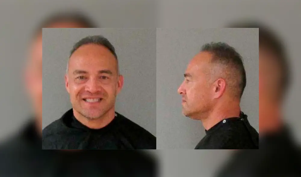 Profesor es arrestado luego de hacerle una llave a un alumno y arrojarlo fuera del aula [VIDEO]