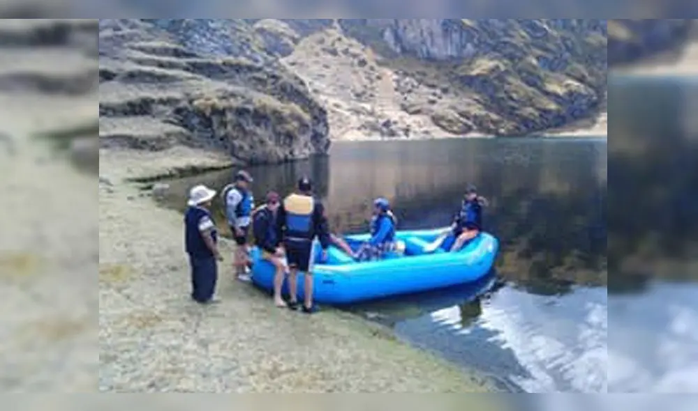 Buscan intensamente a adolescente que desapareció en laguna de Cusco