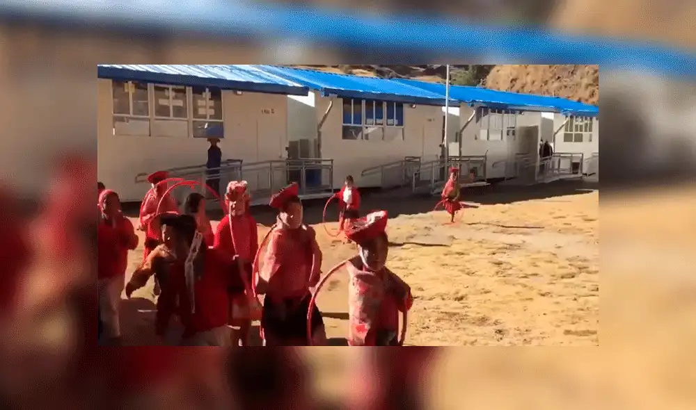 A casi 4 metros de altura, niños muestran su apoyo a la selección con conmovedor gesto [VIDEO]