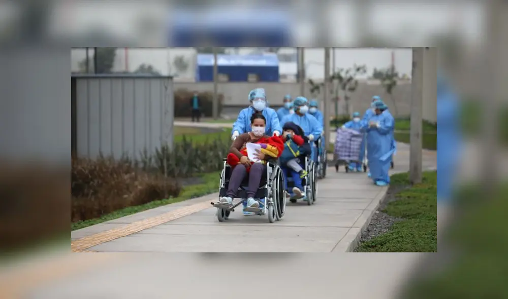 Pacientes recuperados retornan a sus hogares agradecidos con el personal que los atendió. (Foto: EsSalud) Pacientes recuperados retornan a sus hogares agradecidos con el personal que los atendió. (Foto: EsSalud)