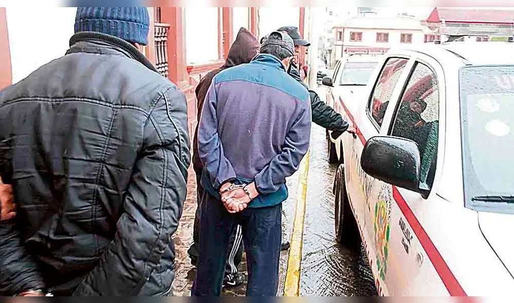 Policía detuvo a ciudadanos. Policía detuvo a ciudadanos.