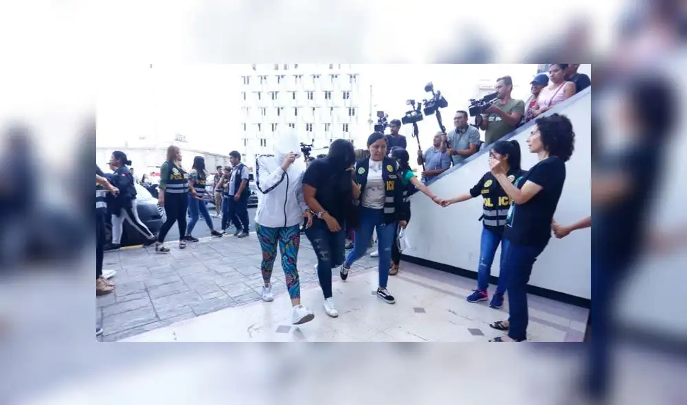 Trasladan a Dirincri a detenidos en hotel de Punta Negra. Créditos: Hilmer Gasco.