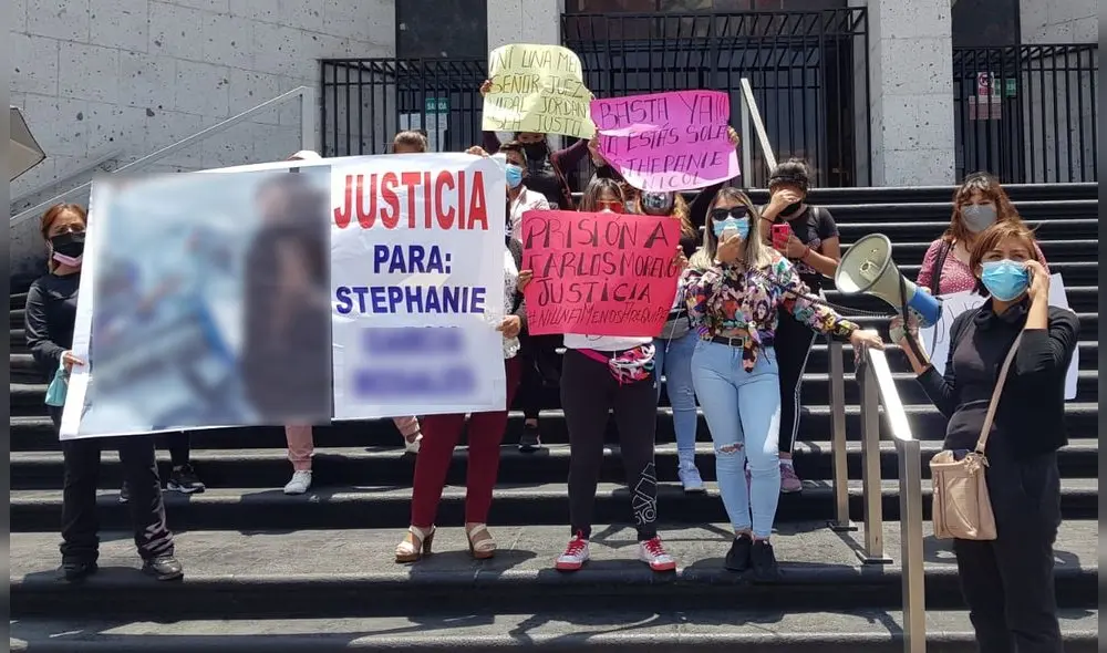 Integrantes de colectivo realizaron un plantón. Foto: Alexis Choque/URPI Integrantes de colectivo realizaron un plantón. Foto: Alexis Choque/URPI