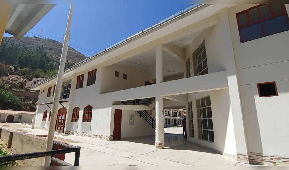 Denuncia de presunta corrupción ha perjudicado a institución educativa.