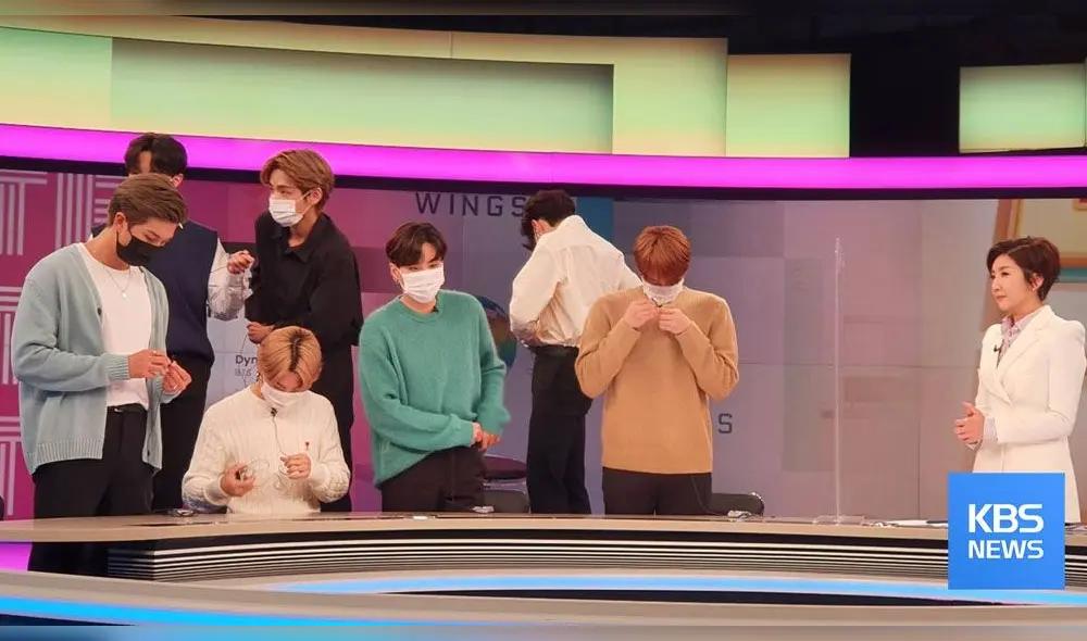 Desliza para ver más fotografías de RM, Jin, Suga, Jimin, J-Hope, Taehyung y Jungkook de BTS. Créditos: KBS