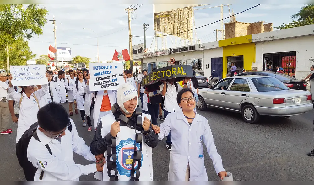 Marcharon. Estudiantes exigen nulidad de elecciones.