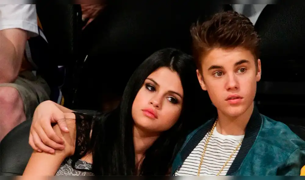 Selena Gomez presume sus encantos en seductor vestido [VIDEO]