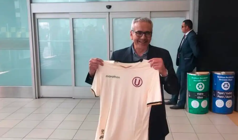 Gregorio Pérez llegó a Lima para ser presentado como nuevo técnico de Universitario de Deportes para la temporada 2020. | Foto: @Gustavo_p4 Gregorio Pérez llegó a Lima para ser presentado como nuevo técnico de Universitario de Deportes para la temporada 2020. | Foto: @Gustavo_p4