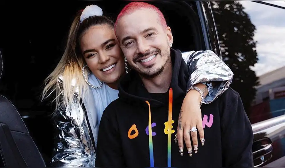 Karol G recibe linda sorpresa durante concierto en Medellín