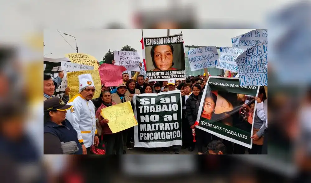 Denunciaron a la gerencia de Fiscalización porque los serenos de La Victoria los golpean. Créditos: Joel Robles / La República. Denunciaron a la gerencia de Fiscalización porque los serenos de La Victoria los golpean. Créditos: Joel Robles / La República.