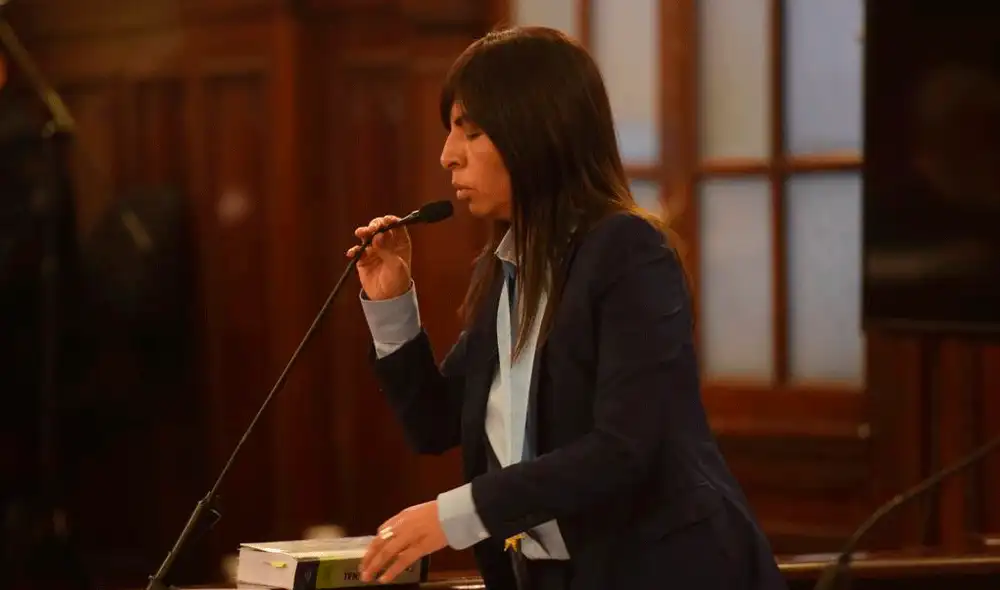 Giulliana Loza espera que su defendida Keiko Fujimori quede en libertad. Foto: La República Giulliana Loza espera que su defendida Keiko Fujimori quede en libertad. Foto: La República