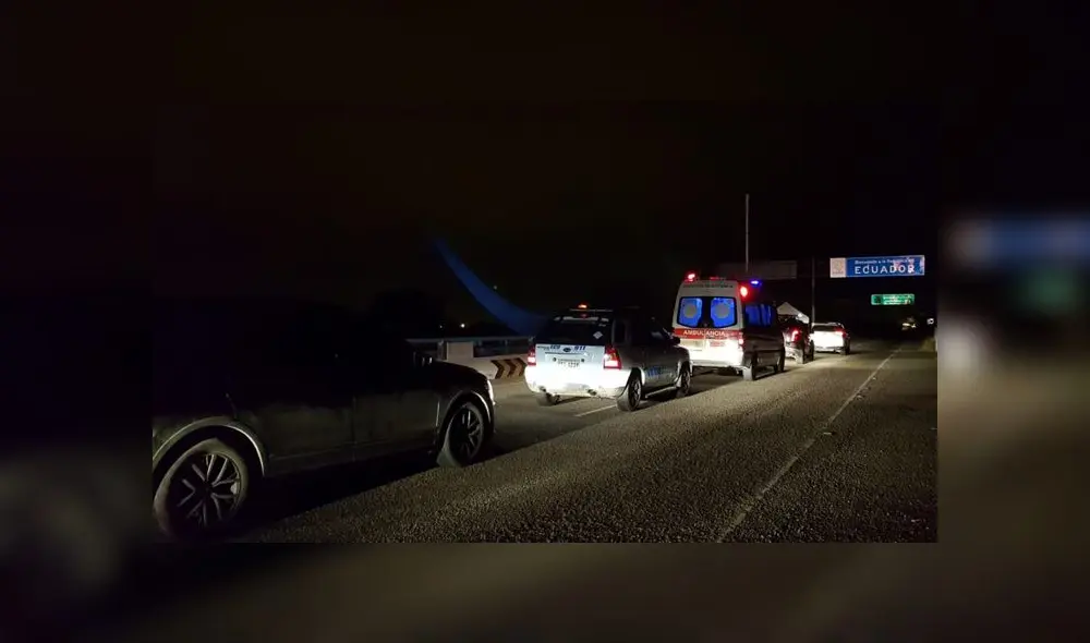 Uno de los expulsados fue llevado en una ambulancia por su delicado estado de salud. (Foto: Migraciones)