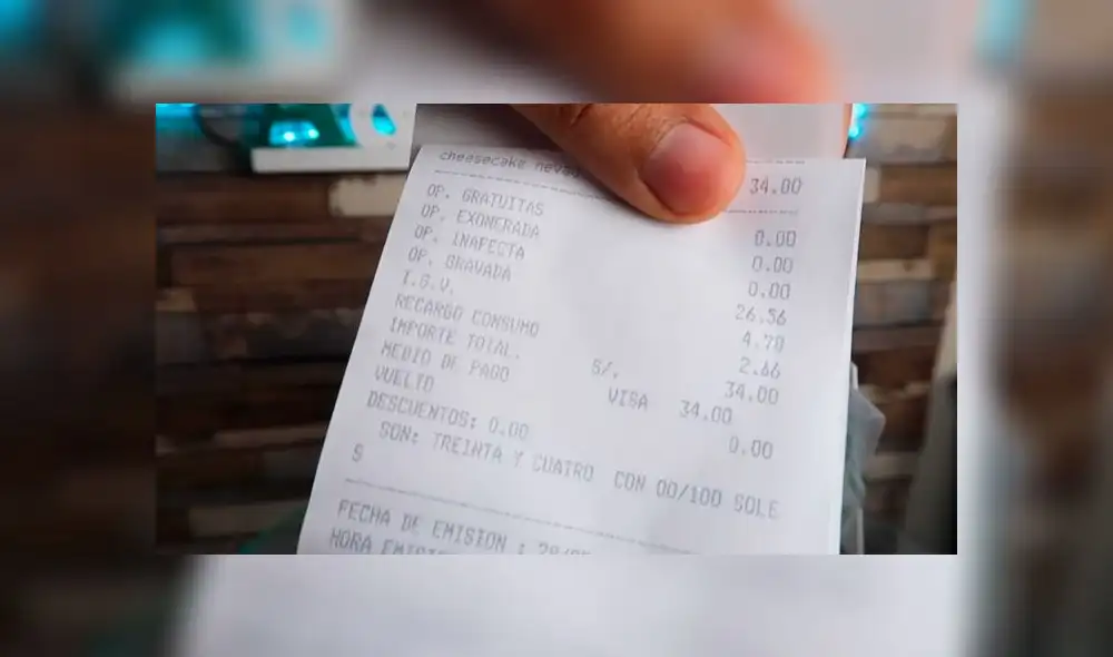 Desliza las imágenes para ver cómo luce este costoso postre vendido en una pastelería peruana. Foto: Desbalanceados/YouTube